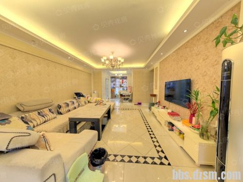 �������ݹ㳡�ԣ������徫װ����˫����С�߲㣬�ϱ�ͨ͸��90����