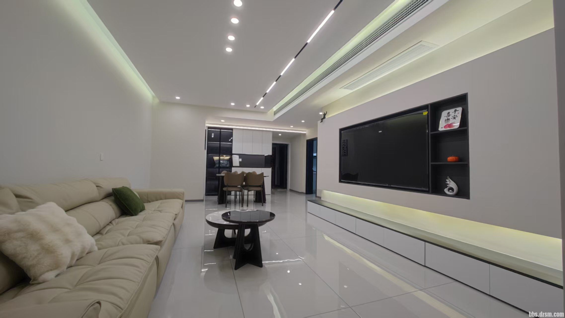 �Ϻӵ��ݷ���װ�����Ҷ����������ų��۾�ʮ����