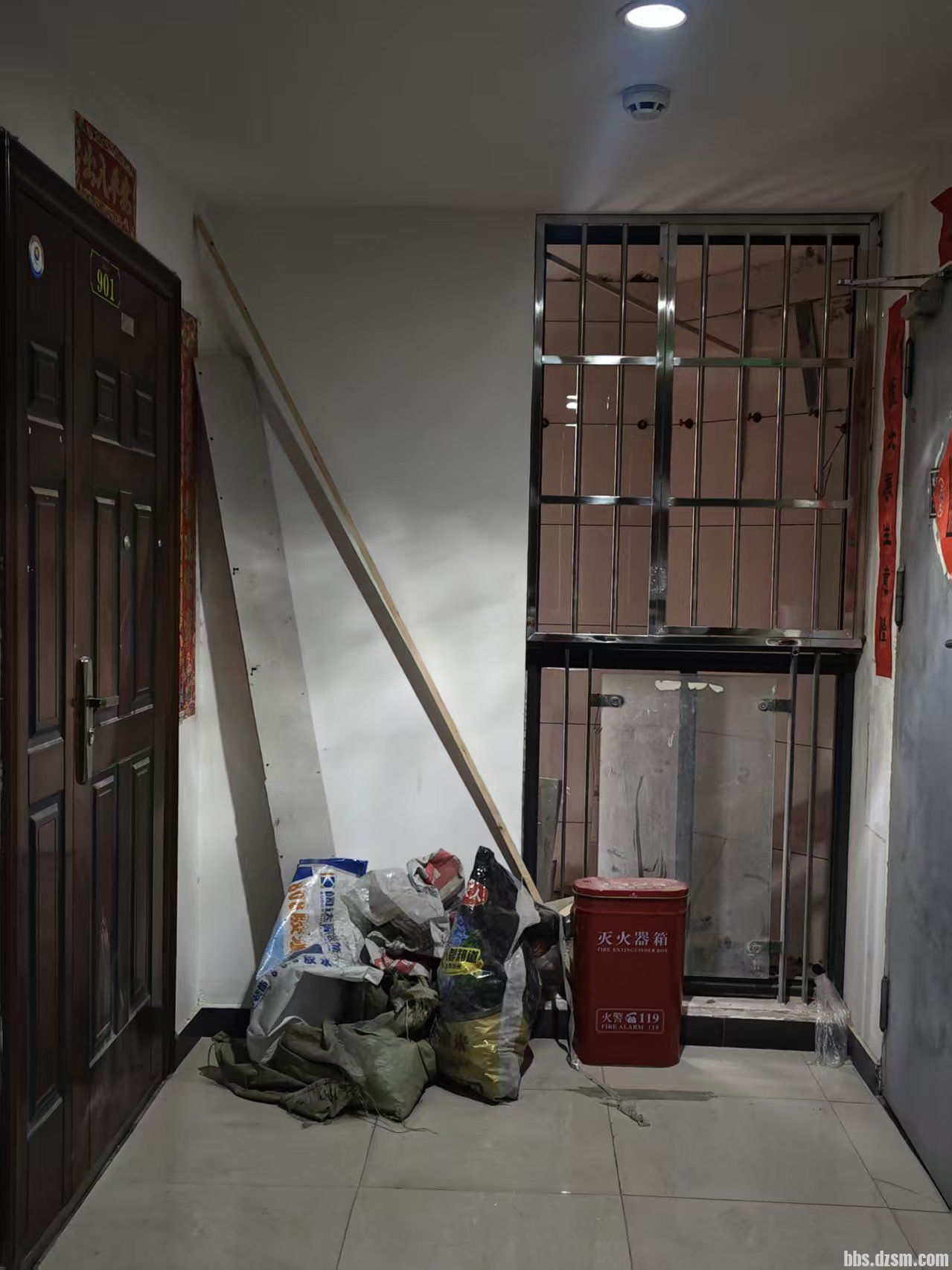 ����������С��¥��ס��˽ռ����ͨ��