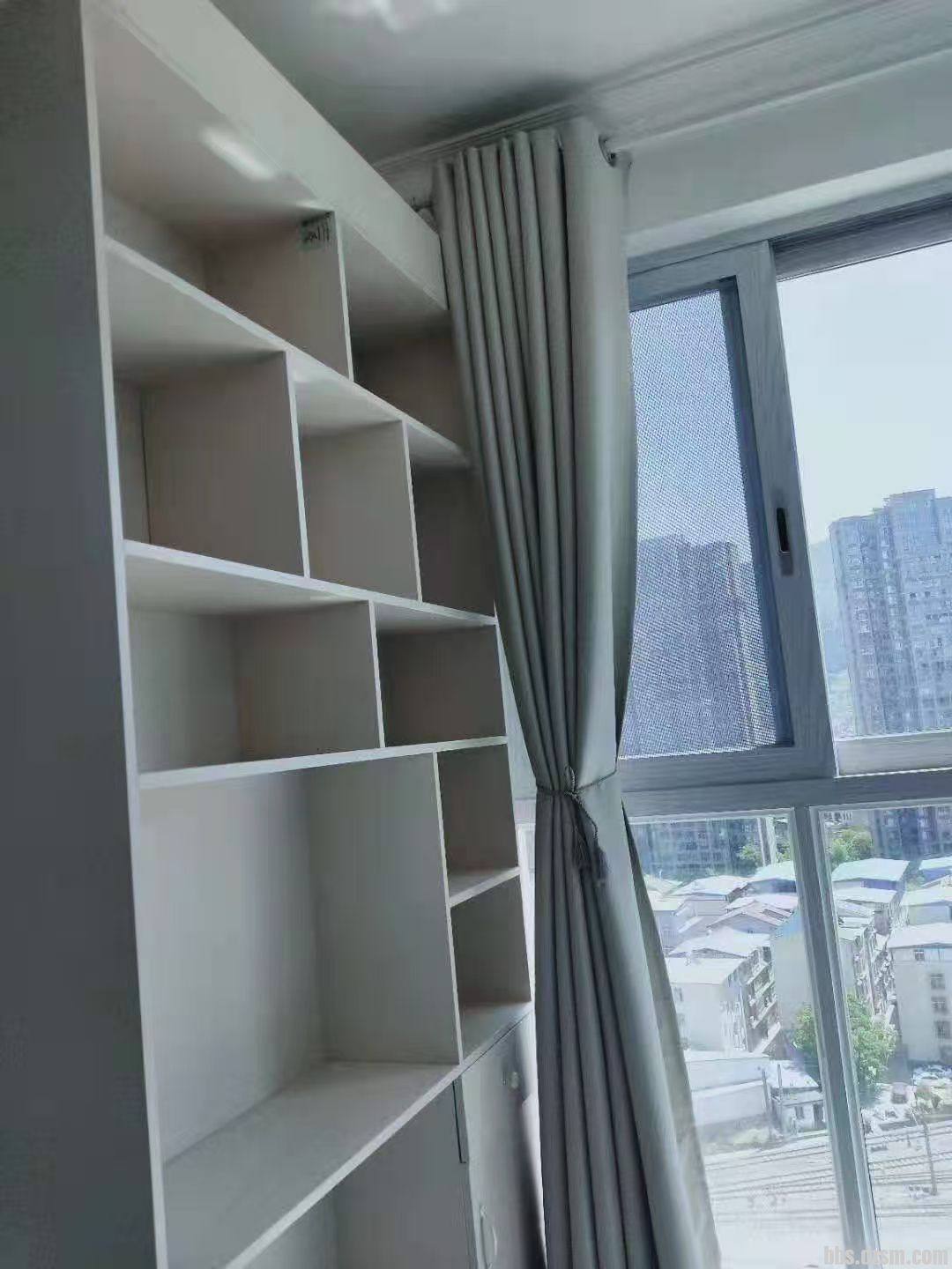 �����˷�Դ����һ����������¥����ͣ���ѣ�����һ������